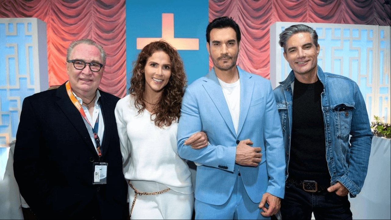 Eva Cedeño y David Zepeda arrancan grabaciones de telenovela con homenaje a Nicandro Díaz