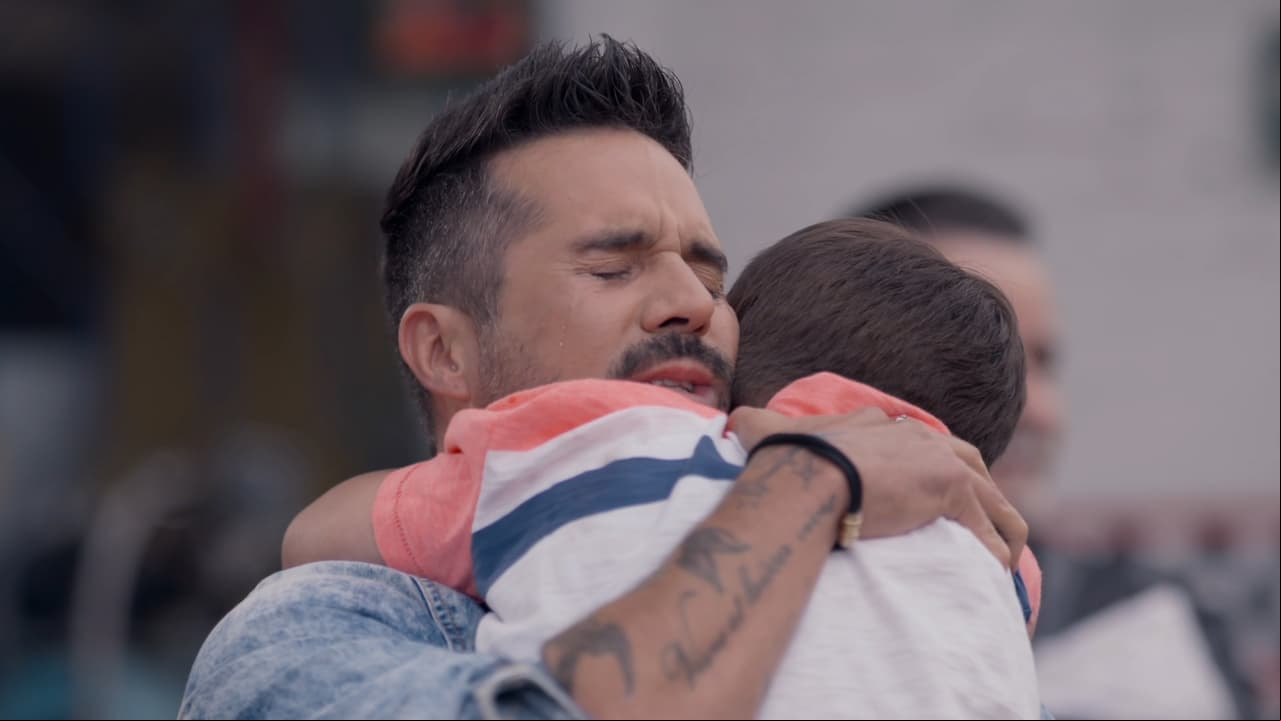 'Pedro' llora de emoción al escuchar a 'Nico' decirle por primera vez 'papá'.