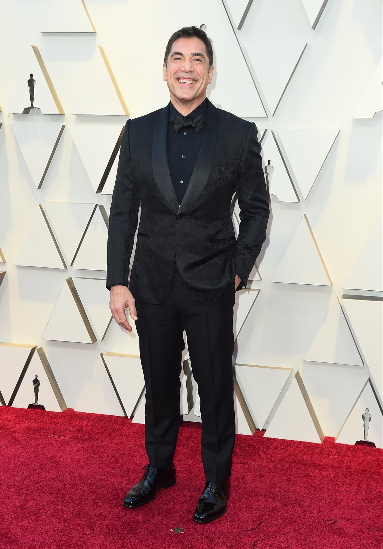 El español Javier Bardem llegó enfundado en negro: traje, camisa, zapatos y corbata.