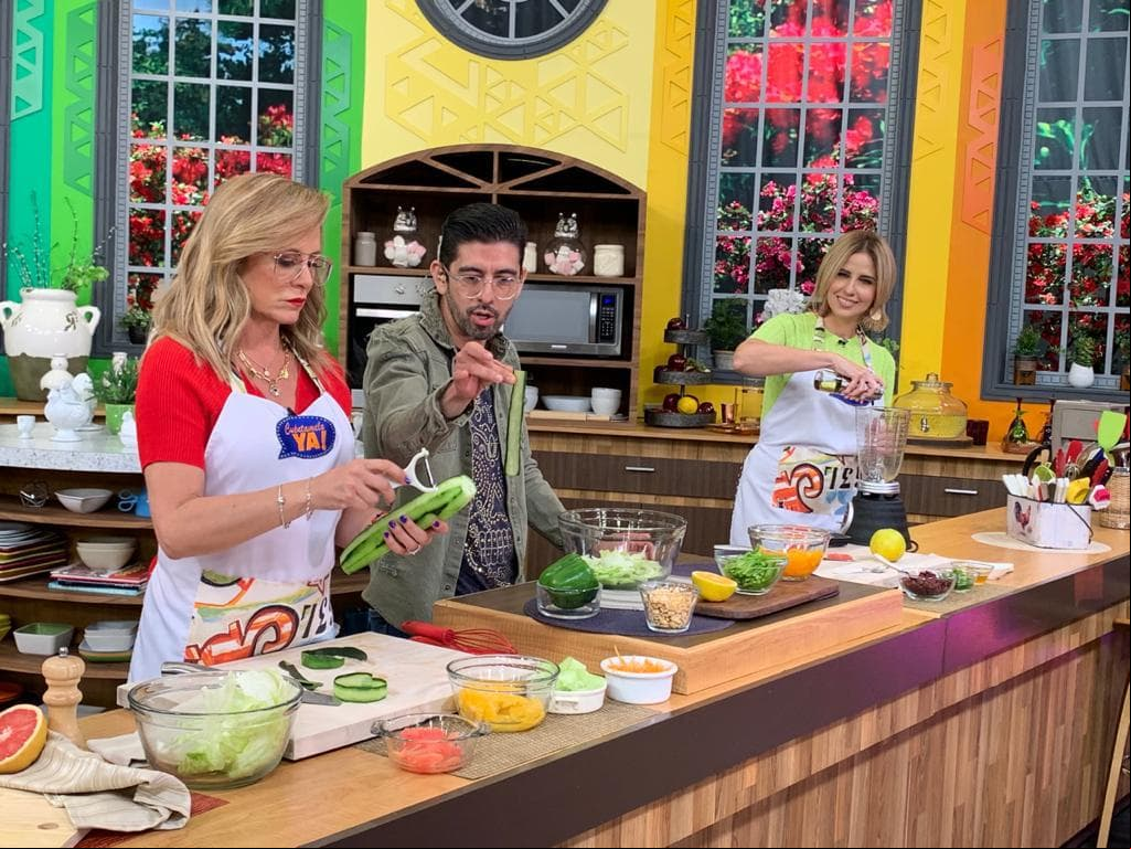 El Chef Omar Sandoval enseñó cómo preparar una ensalada de cítricos y vinagreta de arándano con menta.
