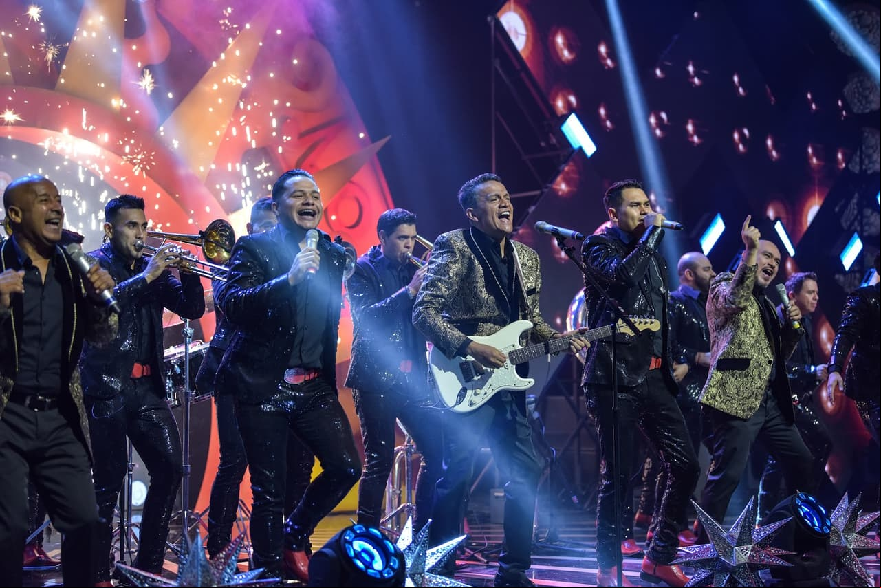 Super Lamas y Los Recoditos sorprendieron al público al realizar una colaboración musical que puso a bailar a todos con el ya clásico ‘Yo Quiero Chupar’.