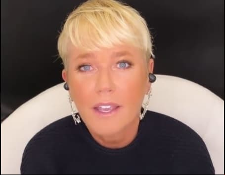 La cantante Xuxa hace fuerte reflexión sobre el Covid-19: “Salí y contagié a mi mamá. Yo la maté”