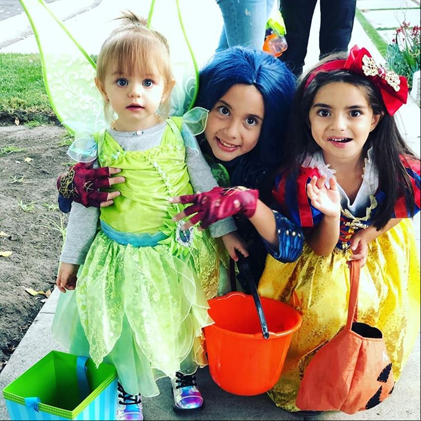 Aitana y Kailani salieron juntar a pedir dulces.