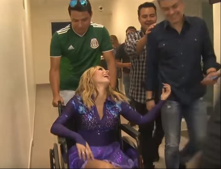 Irina Baeva terminó en silla de ruedas