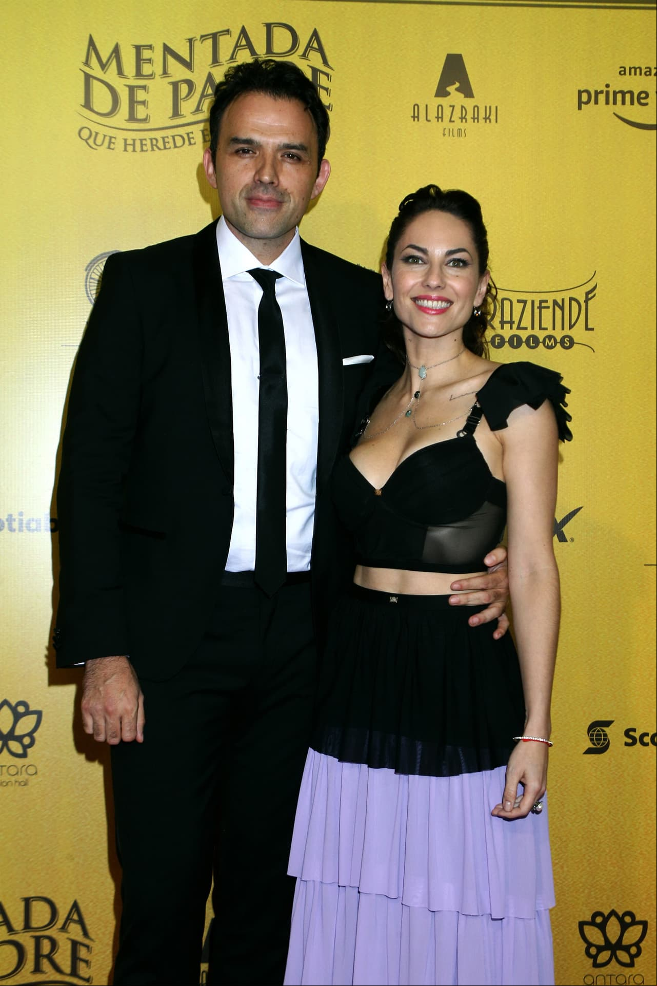 Además de Claudia Álvarez y Billy Rovzar, otras de las celebridades que asistieron fueron: Fernando Rovzar, director de la película, quien posó con Bárbara Mori, ambos mantienen una relación amorosa desde 2018.
