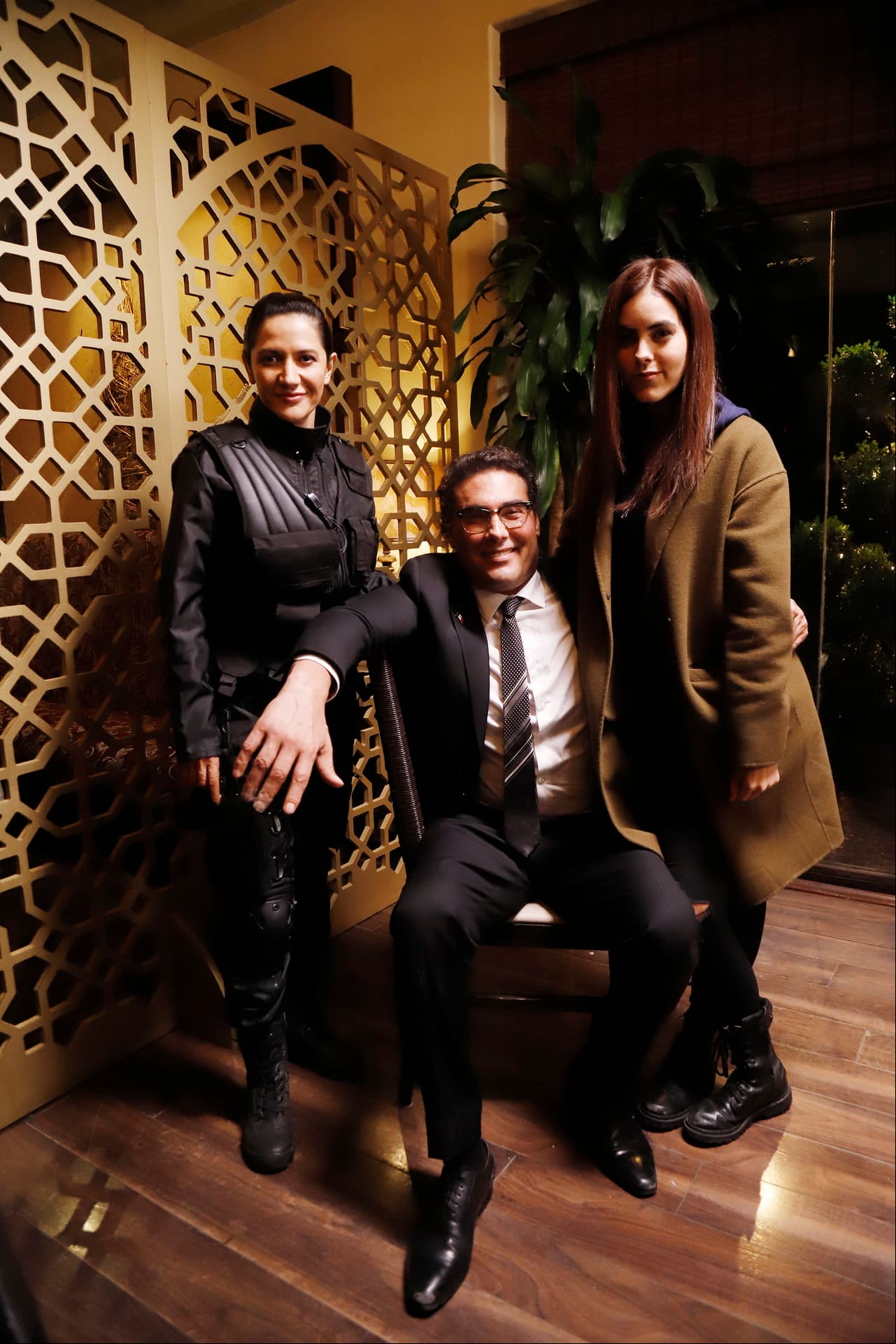 Perla Corona, Eduard Yáñez y Jackie Sauza se tomaron la foto del recuerdo al terminar de grabar la impactante escena.