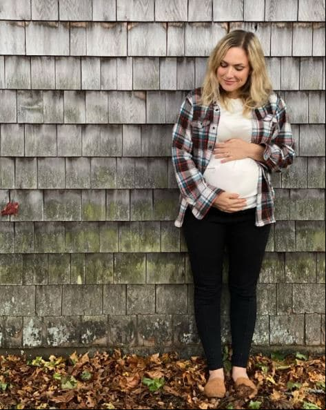 Conmociona repentina muerte de famosa influencer Emily Mitchell; estaba embarazada