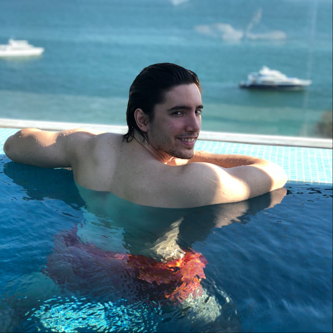 Alex es fruto de la relación del intérprete con América Guinart.