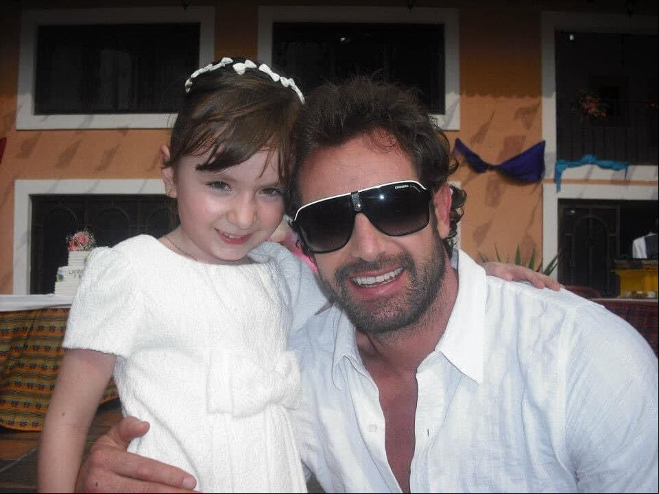 Una de las telenovelas más recordadas de la década pasada es Un refugio para el amor, la cual fue estelarizada por Gabriel Soto y Zuria Vega; pero además de los protagonistas, un personaje que se robó el corazón del público fue el de ‘Alexia’, encarnado por Fernanda Sasse.