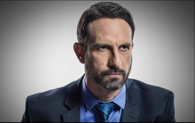 Inició su carrera como actor en 2002.