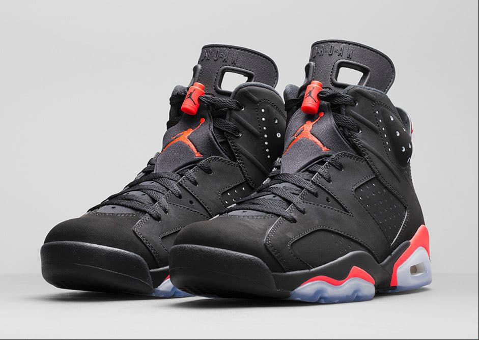 <b>Air Jordan VI</b>
<br>Fueron lanzados en la temporada 1990-91, cuando Jordan ganó su primer campeonato frente a Magic Johnson y Los Angeles Lakers. Contaban con la lengüeta de goma, suela transparente y las agujetas del Air Jordan V.
