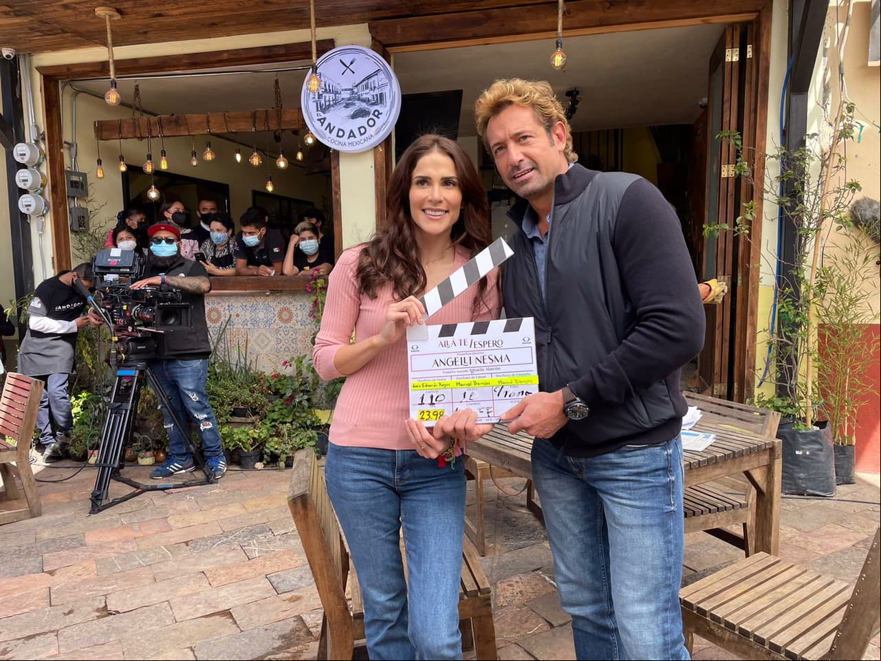 Eva Cedeño y Gabriel Soto dieron el claquetazo oficial del inicio de grabaciones de su nueva producción, la cual tiene de título tentativo "Allá te espero", producción de Angelli Nesma.