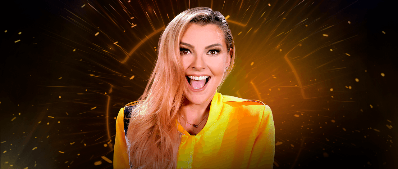 Sin embargo, este carismático personaje tuvo que dar a conocer su identidad en el segundo programa y resultó ser la actriz y cantante Marjorie de Sousa.