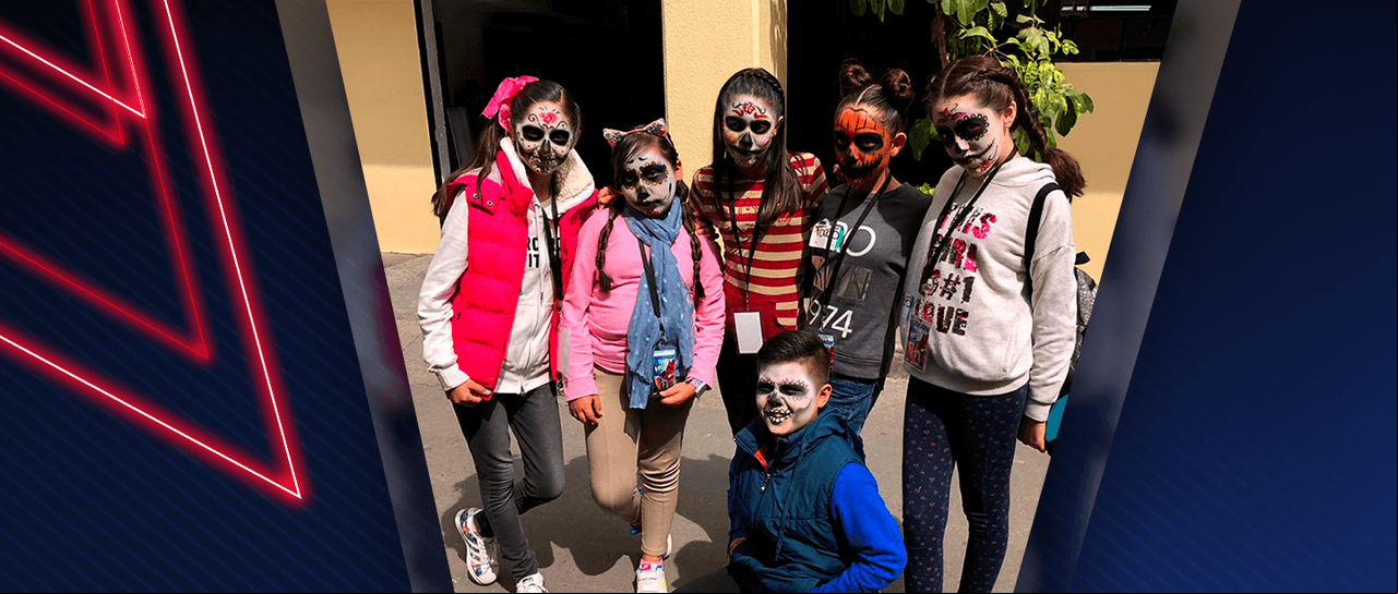 Algunos de los participantes de ‘La Voz Kids’ se unieron a los festejos de Día de Muertos al maquillarse como ‘Catrinas’.