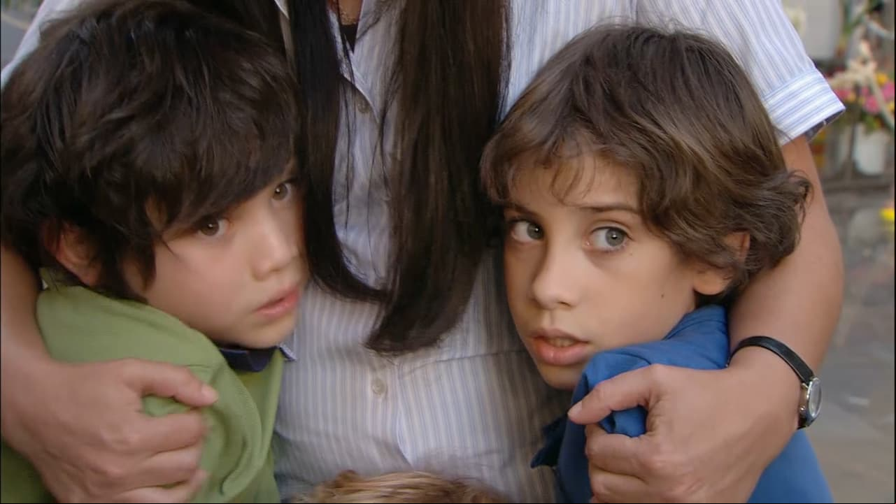 Santiago Torres es el nombre del actor infantil que dio vida 'Mundo' en el primer capítulo de esta entrega, en donde puede apreciarse el comienzo de la lucha que enfrenta 'Refugio' al ser echada de su hogar, por su pareja en Zacatecas, y tener que reubicarse en la Ciudad de México para buscar nuevas oportunidades laborales.