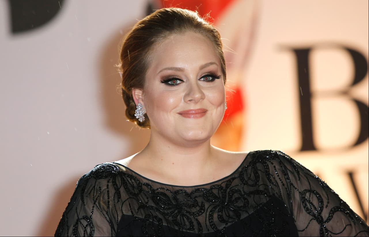 Aunque en repetidas ocasiones Adele dejó claro que se sentía orgullosa de su apariencia física, fue en 2013 cuando reveló, a la revista Vogue USA, que había comenzado a cuidar su salud y, por supuesto, su peso. Incluso, en aquella entrevista aseguró que se había vuelto vegetariana y había dejado de fumar.