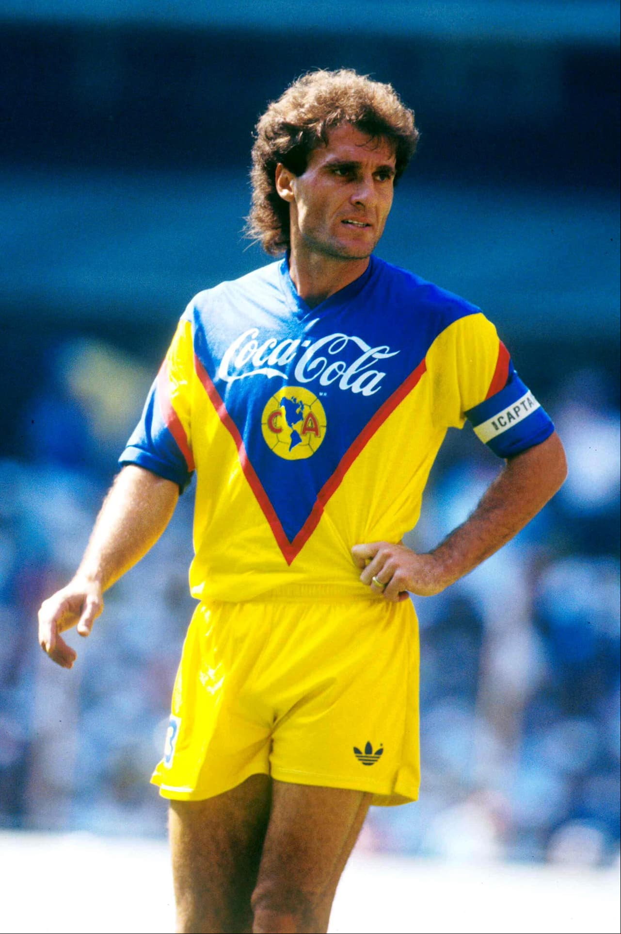El argentino 
<b>Oscar Ruggeri</b> jugó en América seis meses (1993) tiempo después de coronarse con la Albiceleste en el Mundial de México 1986 y tras militar en equipos como Boca Juniors, River Plate y Real Madrid.