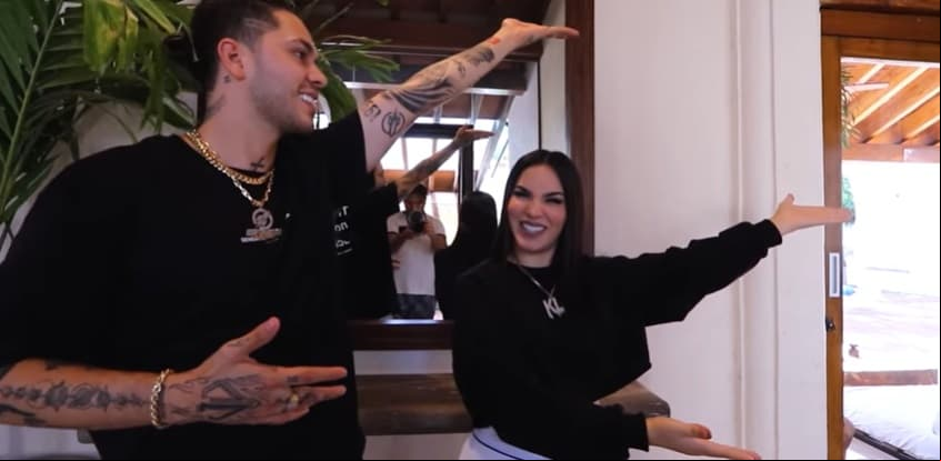 A través de la cuenta de Instagram de la youtuber, la pareja hizo un recorrido por su nueva casa con un estilo minimalista.