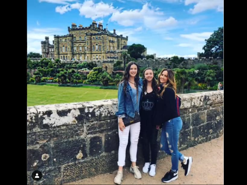 Las actrices no perdieron la oportunidad de visitar el Castillo de Culzean.