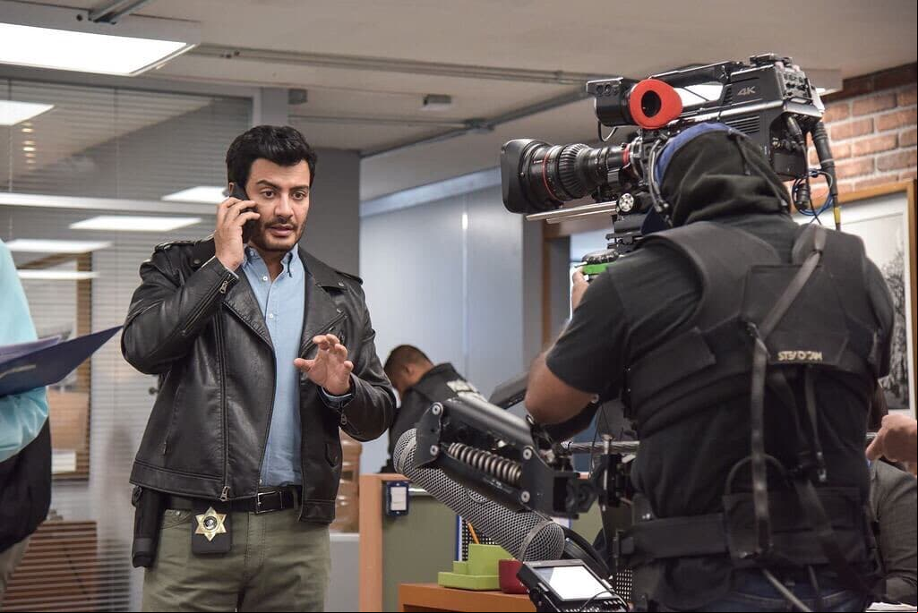 Desde el inicio de grabaciones, el actor compartió que desde hace años quería trabajar con su coprotagonista: “Por fin se cumplió el deseo de trabajar con Giselle y con Angelique también, con quien no había podido coincidir en proyectos anteriores”.