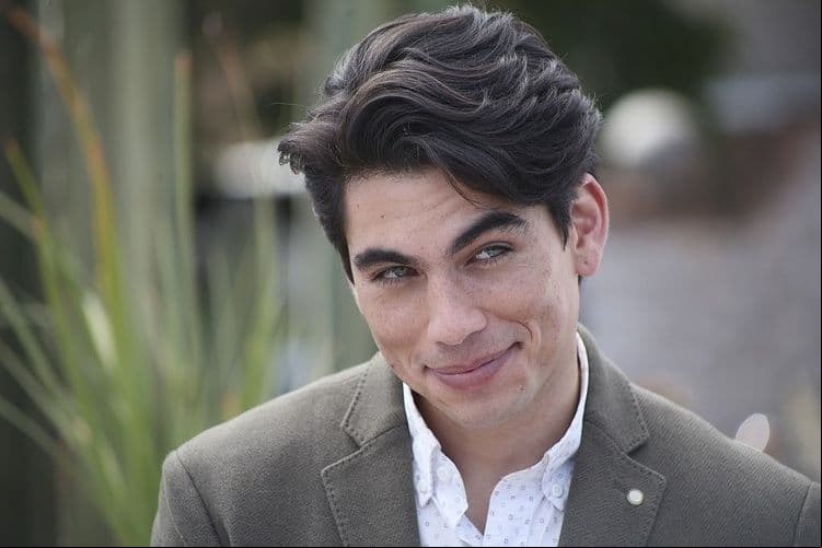Josh Gutiérrez dará vida a ‘Teo’ y su mirada encantará a más de una. ¿Quieres conocerlo? Descubre más sobre Te Acuerdas de Mí, próximamente por Las Estrellas.