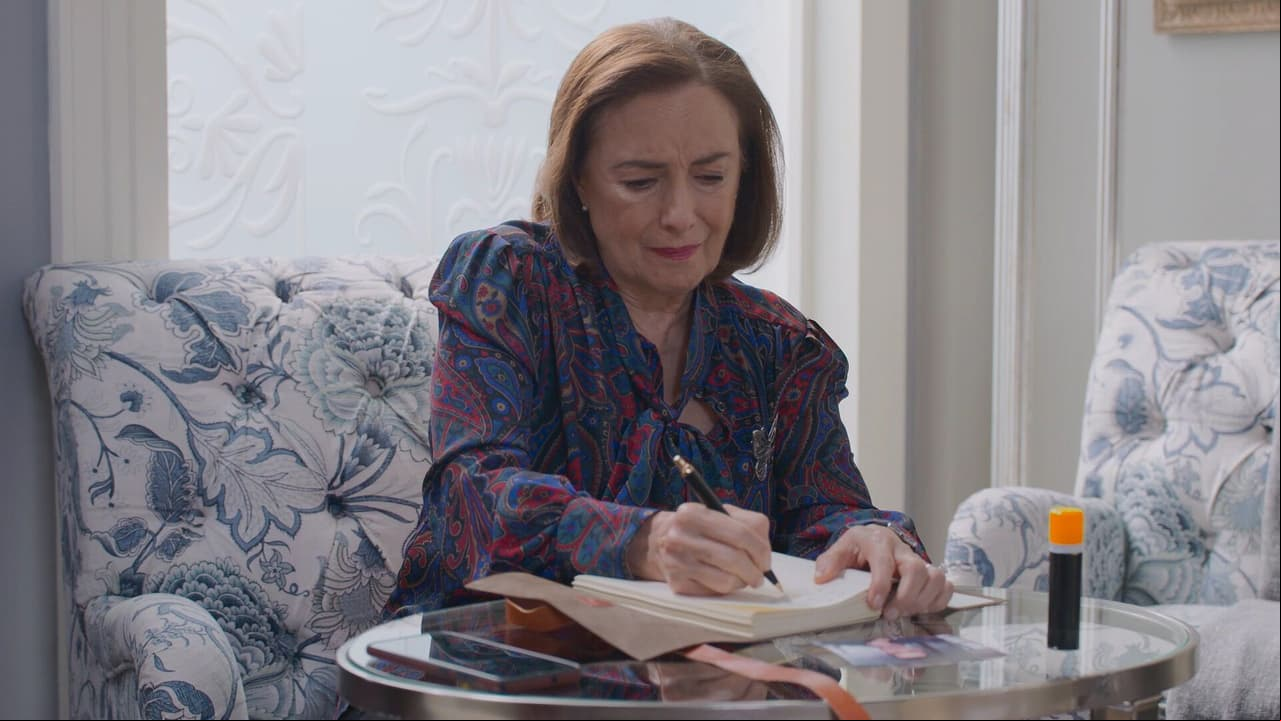Martina escribe sus memorias para nunca olvidar todo el amor que vivió