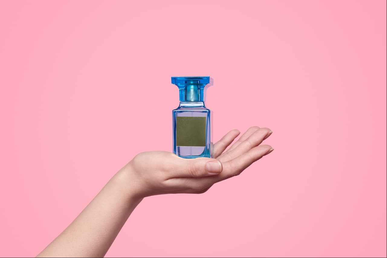 Con más de 250 mil seguidores en TikTok, MarckFumes se ha vuelto un referente cuando se trata de encontrar el mejor perfume para ti o para regalarle a un ser querido en esta época navideña. A continuación, el experto en perfumería comparte 10 fragancias femeninas para cada tipo de edad.
