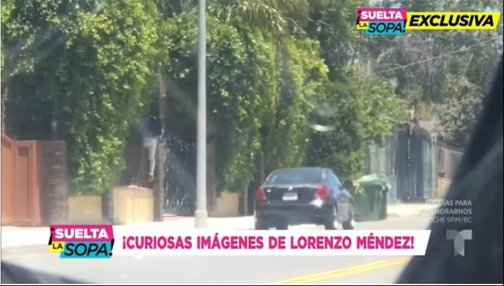 Días después, salieron a la luz imágenes de Lorenzo Méndez tratando de ingresar a la casa que comparte con Chiquis Rivera en Los Ángeles; pero al no tener respuesta decidió brincarse la barda. Todo sucedió el 23 de mayo pasado.