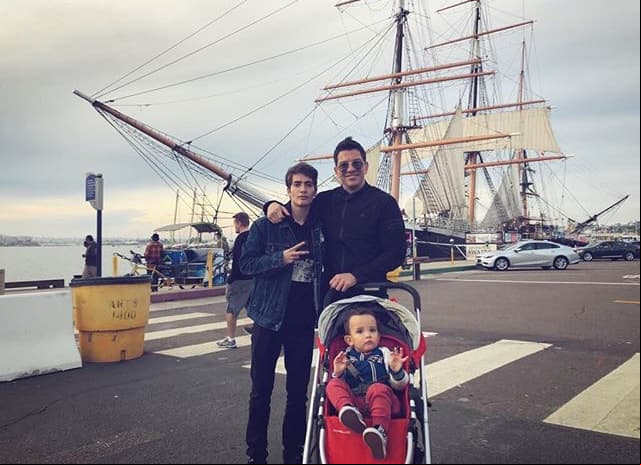 "Tristan tiene muchos problemas, como muchos morros, sí, pero él sabe perfectamente que su padre lo ama como a nadie más, y siempre lo va a saber porque siempre voy a estar ahí, porque siempre le voy a dar todo mi amor, a Ian también", añadió el cantante sobre el profundo amor que siente por sus dos hijos.