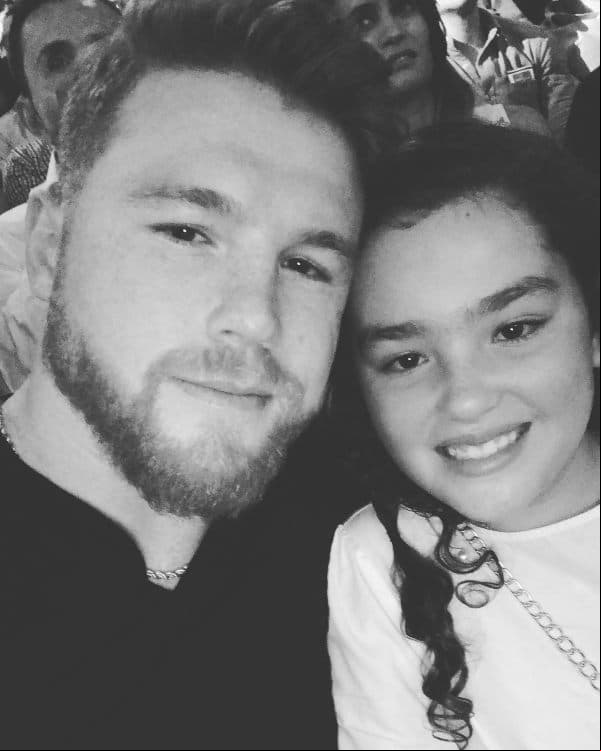 Su primogénita es Emily Cinnamon, quien actualmente está por cumplir 14 años y es fruto de una relación entre el pugilista mexicano y una mujer llamada Karen Beltrán.