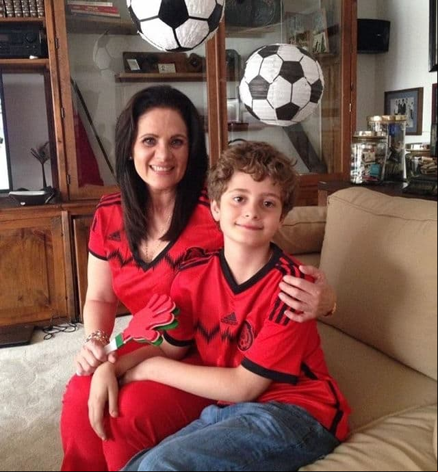 Sin embargo, Buenfil contaría con el apoyo incondicional de su familia, sobre todo de su hermana y su madre, quienes estarían con ella durante todo su embarazo y los primeros años de Nicolás.