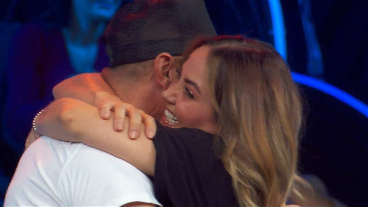 Con besos y abrazos, las románticas formas en las que Andrea Legarreta y Erik Rubín celebran sus triunfos