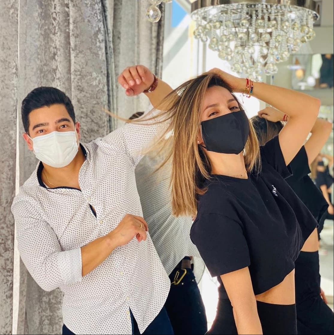 Fue a través de algunas publicaciones en Instagram que la actriz compartió distintas diapositivas en las que se aprecia la decisión que tomó en cuanto a su imagen.