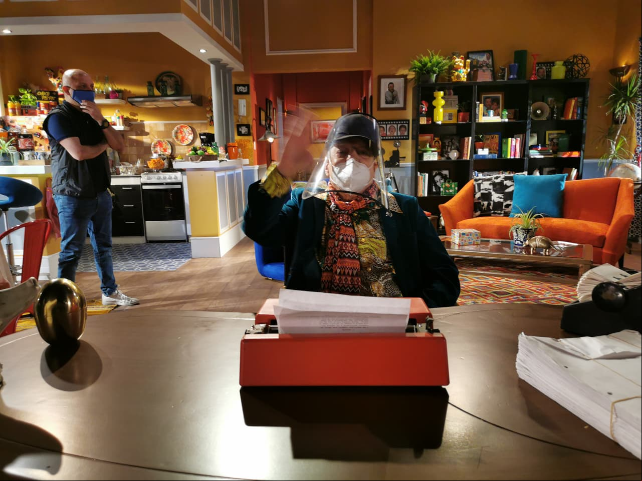 César Bono con la mejor actitud y contento de regresar a grabar como 'Frankie Rivers'.