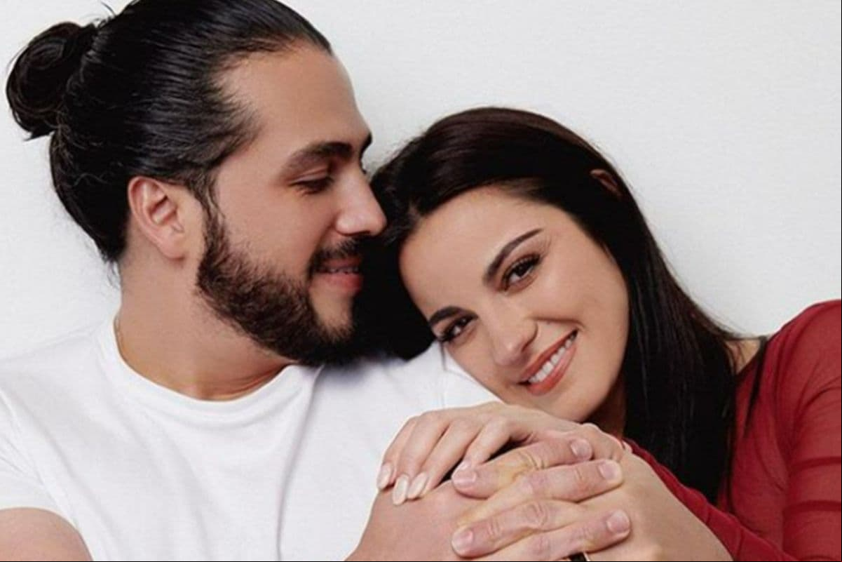Andrés Tovar, esposo de Maite Perroni, se pone rebelde con look al estilo RBD
