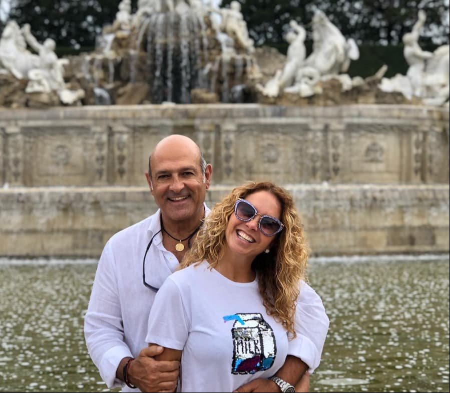 A través de las redes sociales, tanto Michel como Lucero han compartido románticas diapositivas de sus viajes, como en agosto de 2018 que viajaron a Viena, cuya publicación alcanzó más de 4 mil likes en el perfil del empresario, además de destacar lo felices que se ven juntos.