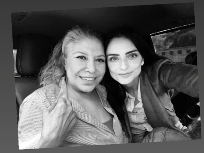 Los fieles iradores de la actriz la llenaron de miles de ‘Me gusta’ y sobre todo de innumerables mensajes, en los que destacaron que su mamá era muy guapa y algunos indicaron que sí se parecía mucho a ella.