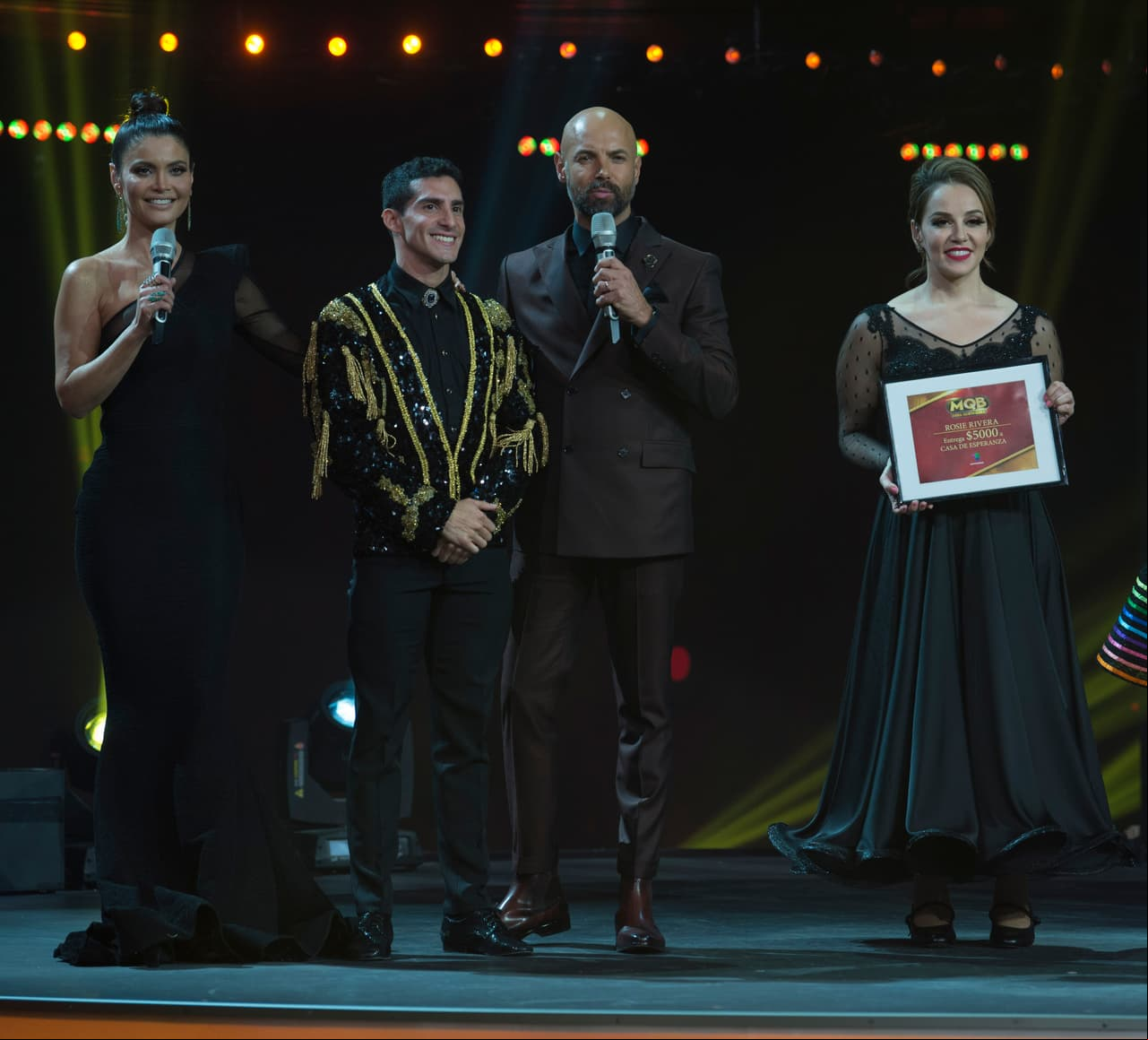 Rosie Rivera s la cuarta eliminada de la competencia, mientras que el medallista olímpico Rommel Pacheco fue el salvado por los seguidores de Mira Quién Baila y por las fans más entregadas con una votación que rompió récord.