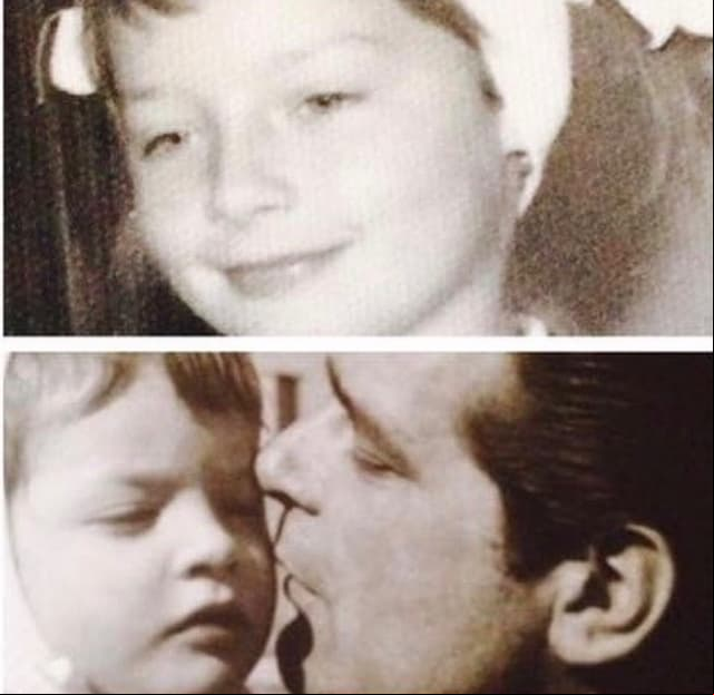 Joana Benedek Godeanu nació el 21 de enero de 1971 en la capital de Rumanía, Bucarest.