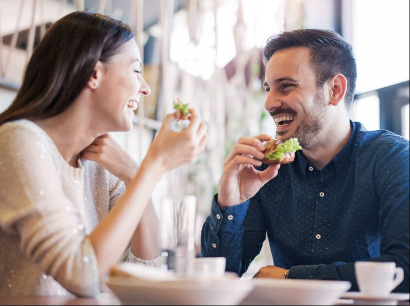 Sagitario. Tu gran sentido del humor atrae hombres que son incapaces de tomar cualquier cosa en serio. Si tú buscas formalizar la relación tendrás dificultades para lograrlo.