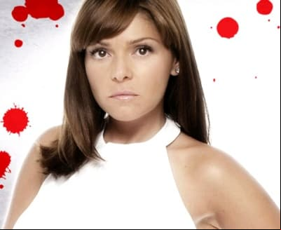 Aunque no apareció una boda en pantalla en ningún momento, Itatí Cantoral interpretó en ‘Mujeres Asesinas’ a ‘Sandra Trepadora’, una viuda negra que se deshizo de tres de sus esposos.