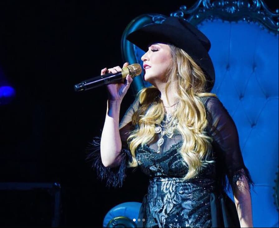 Alicia Villarreal durante uno de sus conciertos en San Antonio, Texas