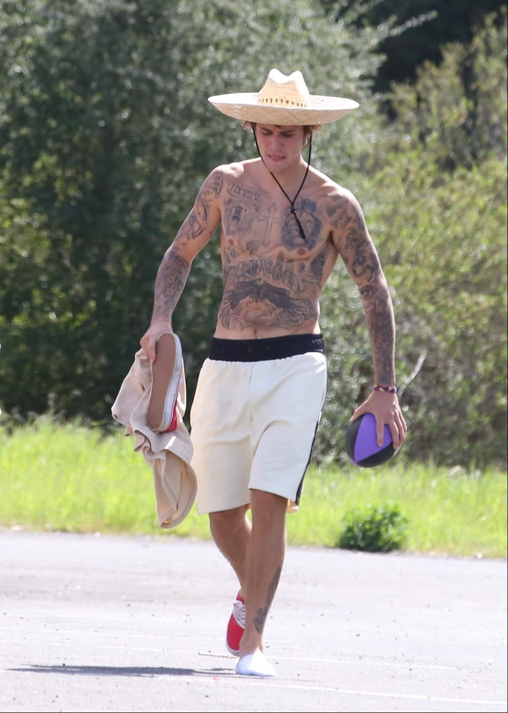 Justin Bieber disfrutó unas vacaciones, donde aprovechó para mostrar su cuerpo.