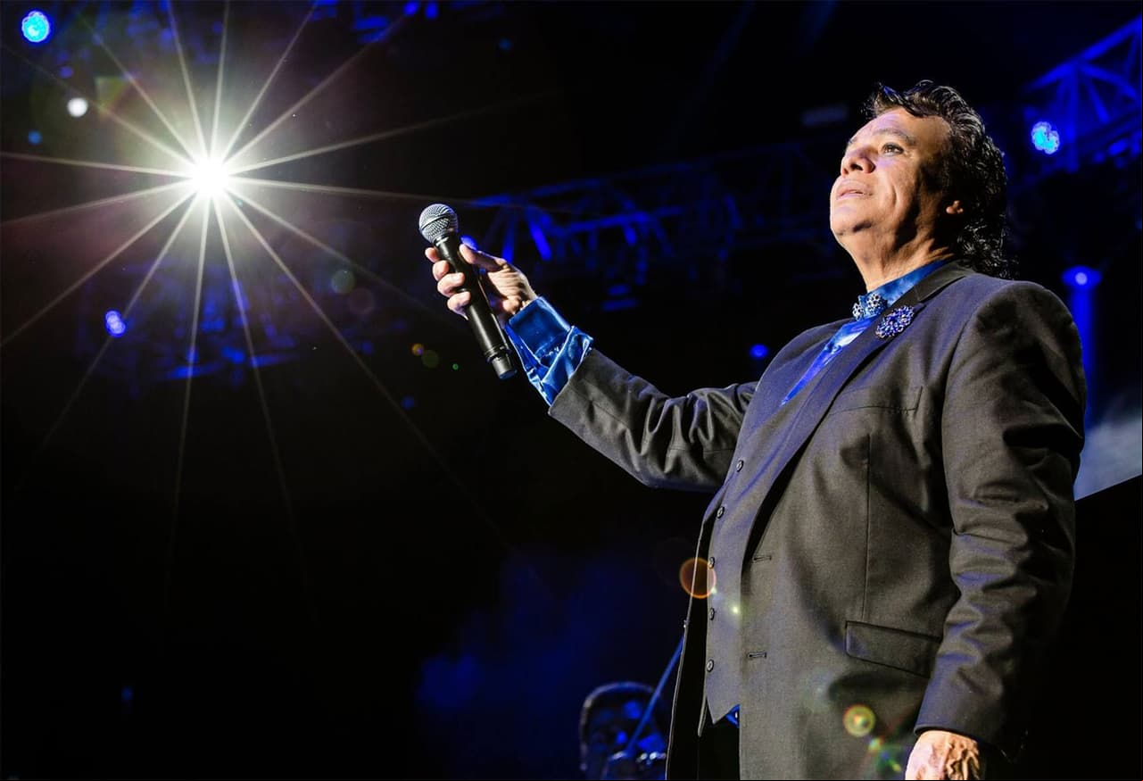 Revelan retrato al desnudo de Juan Gabriel