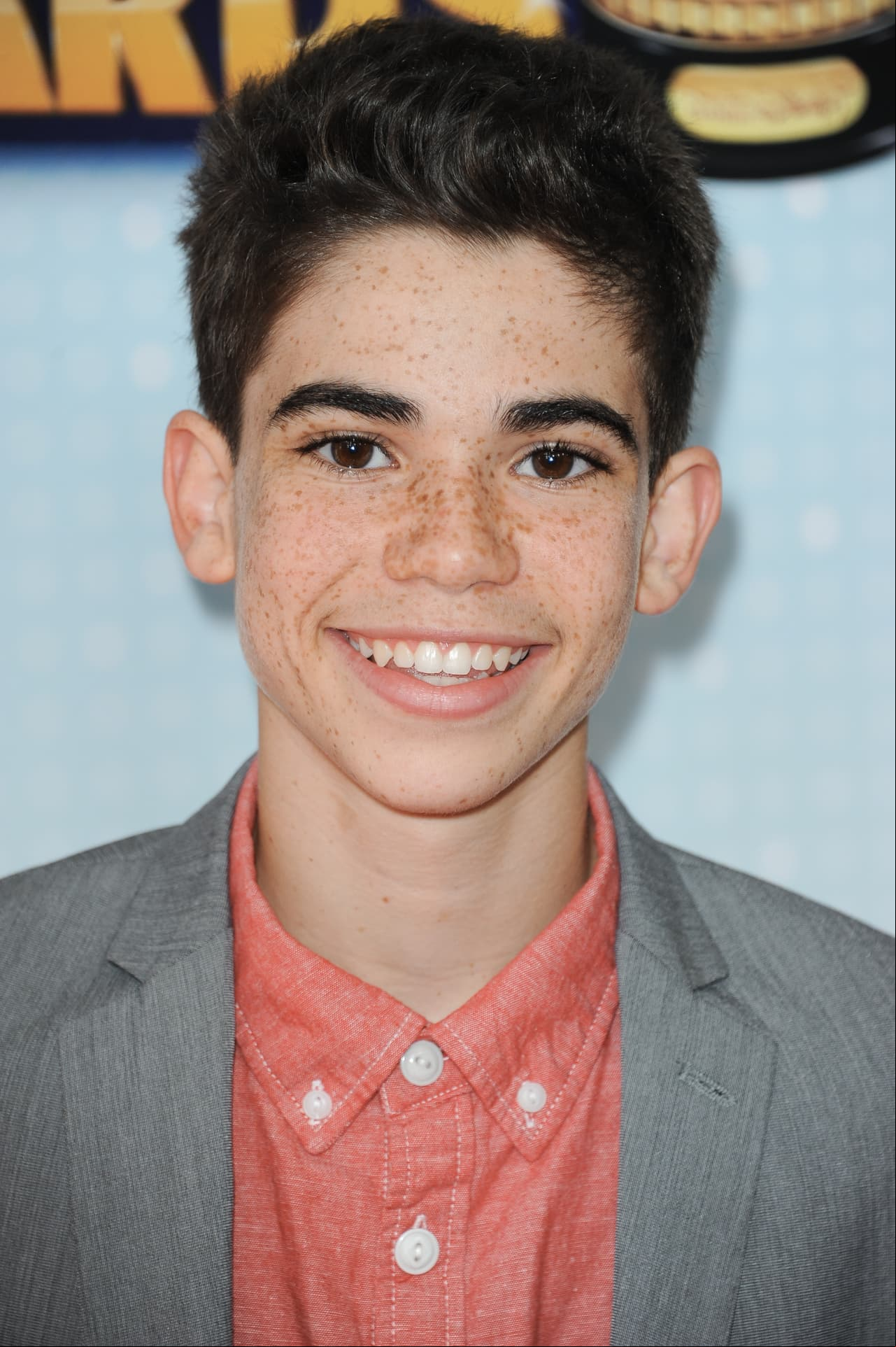 Cameron Boyce nació el 28 de mayo de 1999 en Los Ángeles, California, Estados Unidos.