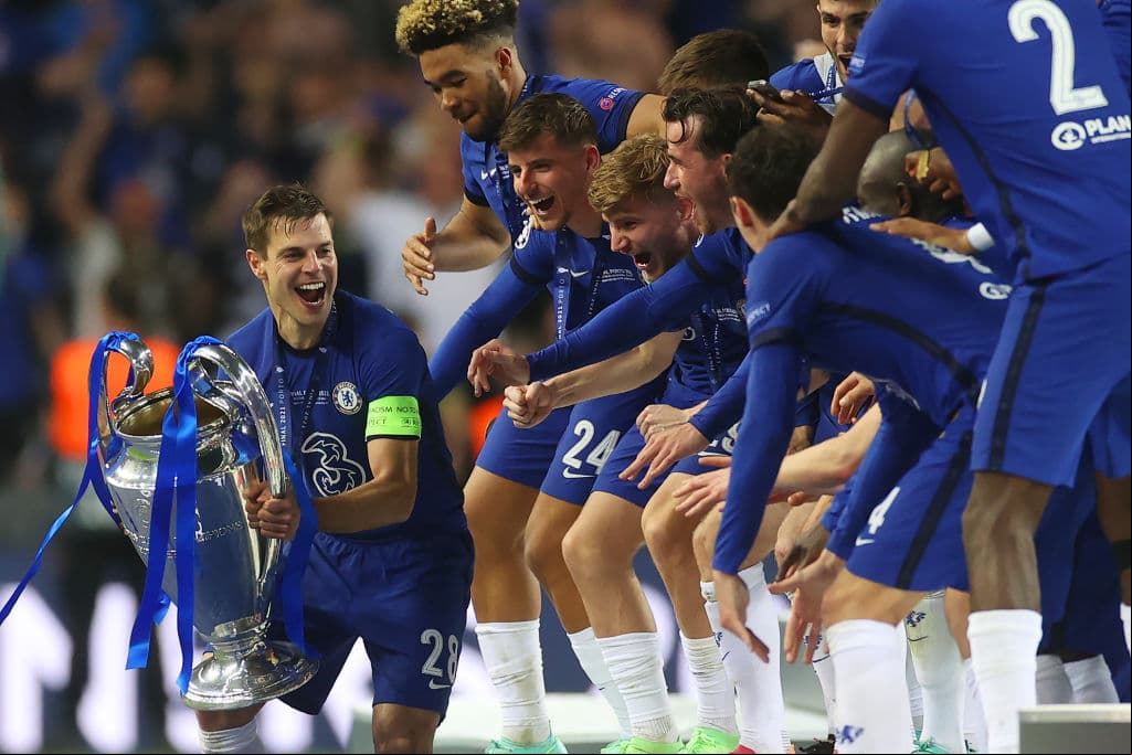 Los 'Blues' pintan de azul el Estadio Do Dragao con las celebraciones de la segunda UEFA Champions League de su historia.