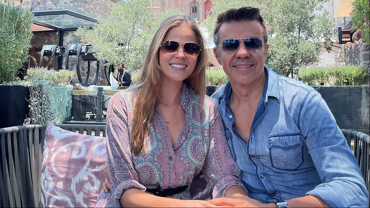 Esposa de Adrián Uribe cobra venganza y da tremendo susto al actor: “Me la debías”