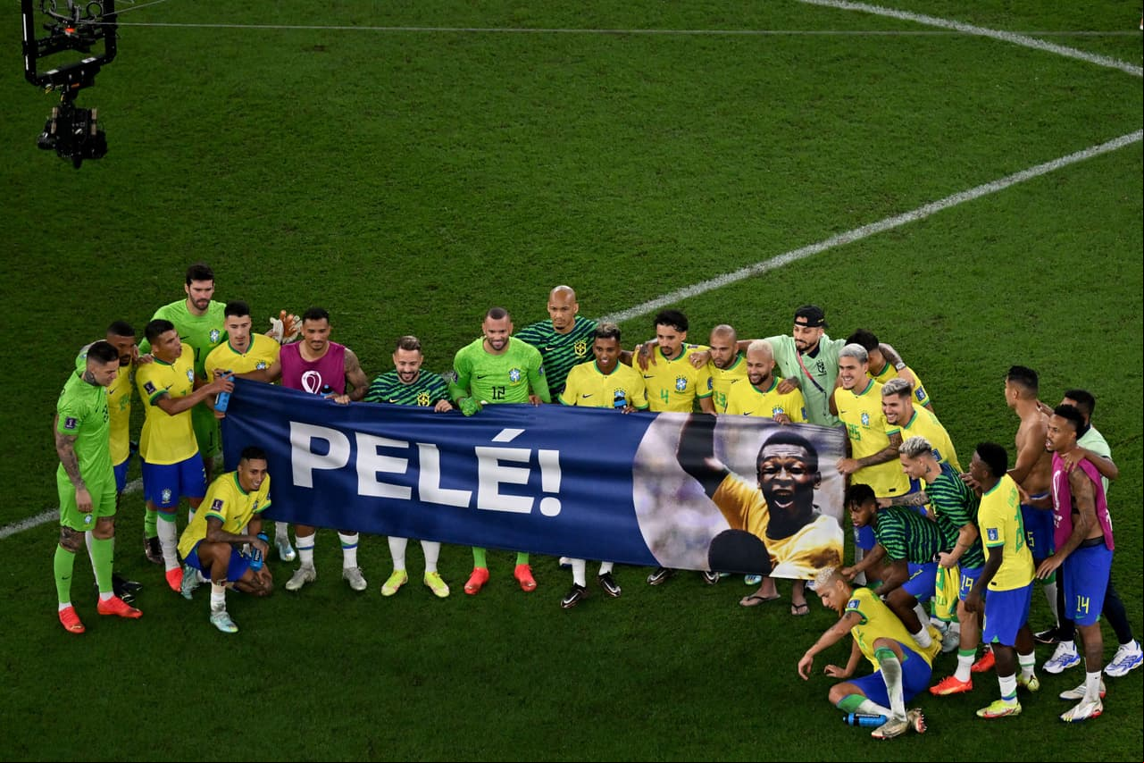 Así mostraron los jugadores su apoyo a Pelé, quien ha tenido esta última semana problemas de salud.