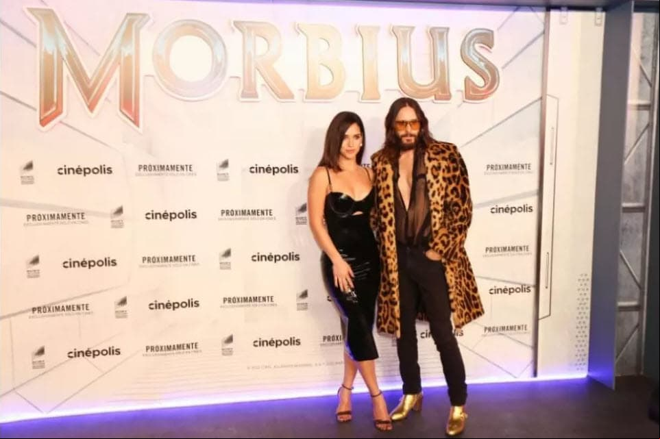 Adria Arjona y Jared Leto en el estreno de 'Morbius'