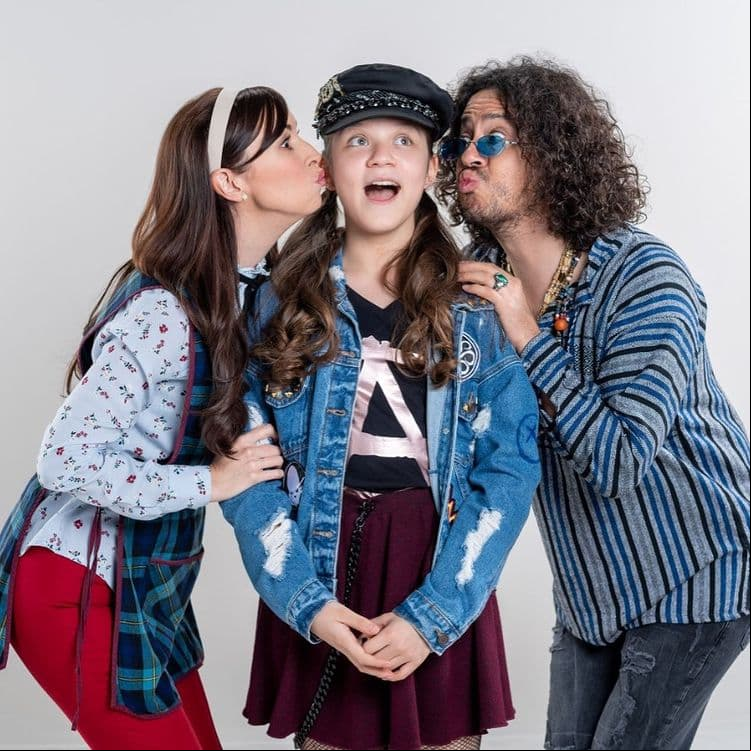 Camila Rivas encontraría su más grande éxito en la comedia ‘Una Familia de Diez’ en donde dio vida a la carismática ‘Victoria’.